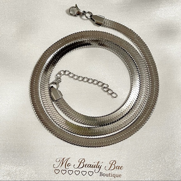 Silver Sleek Chain Necklace - Picture 1 of 5